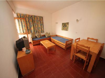 1. Living / Dining Roo